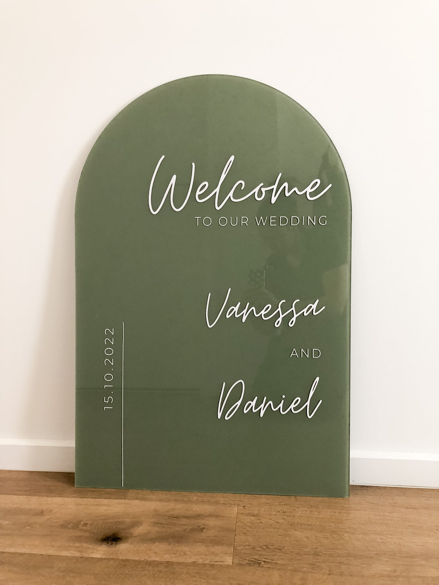 welcome sign, arch